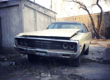 В харьковских гаражах отыскался автомобильный раритет - Chrysler New Yorker 1970-х годов