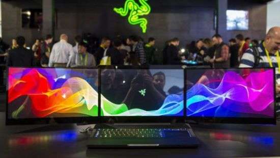 На CES-2017 украли прототипы ноутбука с тремя мониторами