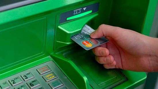 Карточки Приватбанка перестали работать у 10 000 украинцев