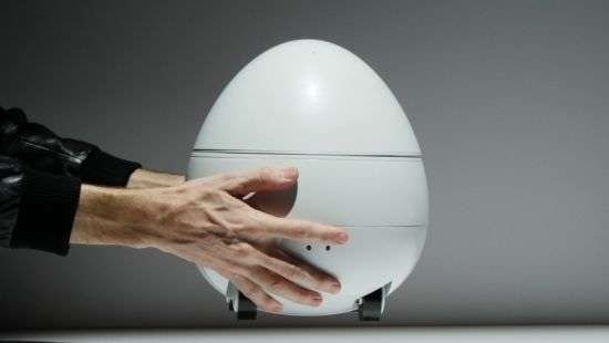 Panasonic показала робота-яйцо (ВИДЕО)