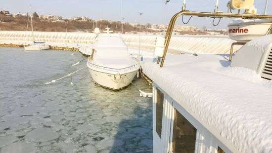 Болгарию сковали сибирские морозы (видео)