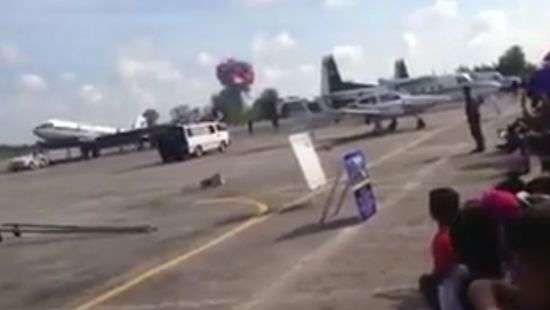 В Таиланде на авиашоу для детей разбился истребитель (видео)