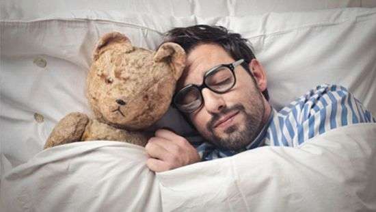 Специалисты назвали возраст, до которого мужчины ведут себя как дети