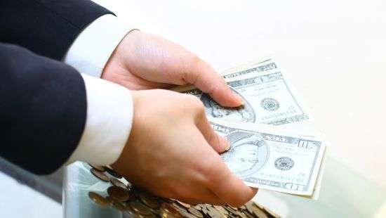 Стало известно, вкладчикам каких банков-банкротов вернут сбережения