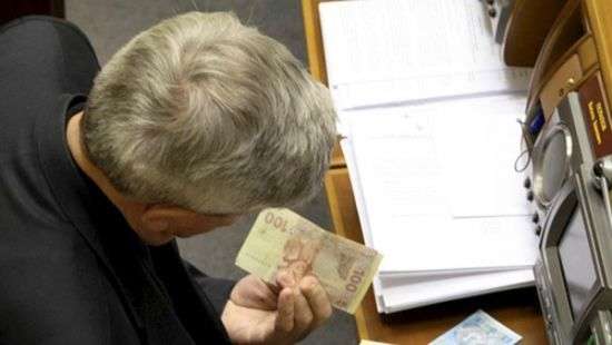 Депутатов Рады могут лишить зарплат