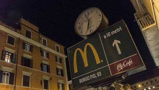 Ватиканский McDonalds ударился в благотворительность