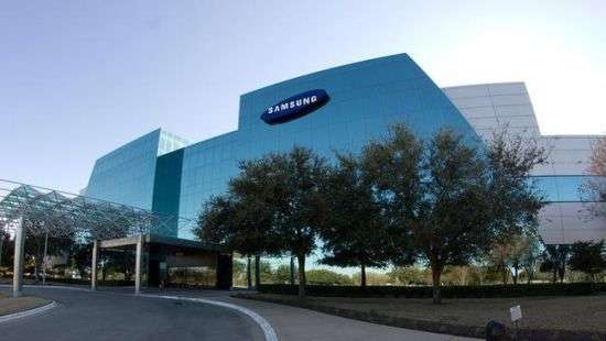 Samsung перенес выход гибкого смартфона