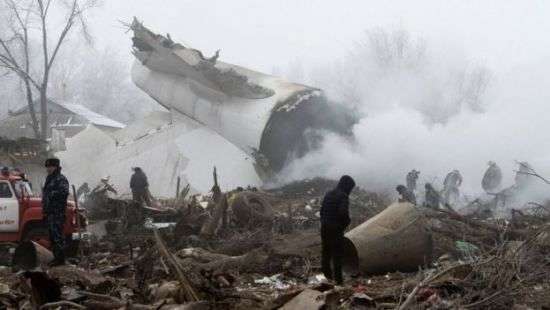 Семьям погибших при падении самолета под Бишкеком выделят  по тысяче долларов