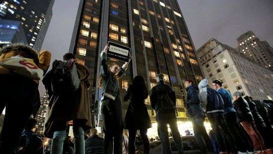 За участие в митингах против Трампа платят по $50