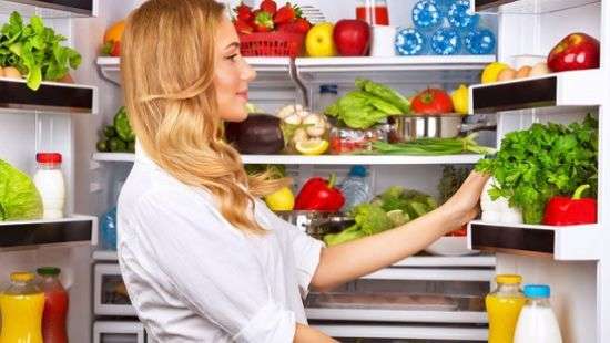 Как долго продукты остаются безопасными в холодильнике, рассказали эксперты (ИНФОГРАФИКА)