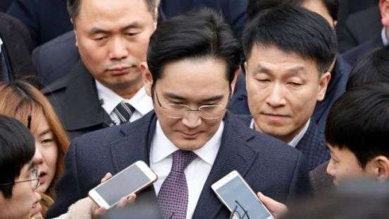 Суд отказался арестовать вице-президента Samsung