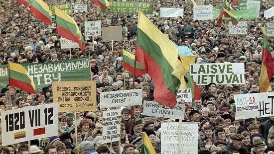 Горбачеву вручили повестку в литовский суд