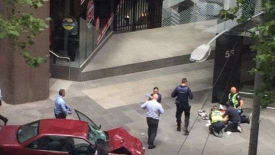 В Мельбурне автомобиль въехал в толпу, есть погибшие и раненые