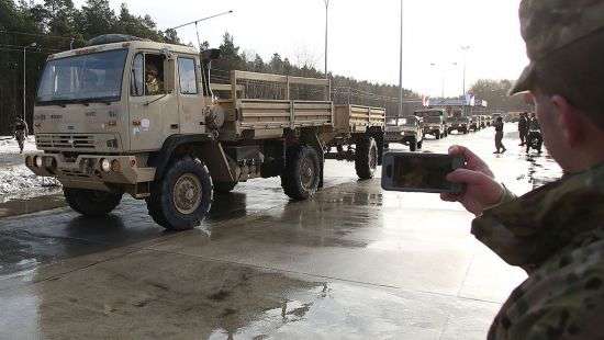 В Польше на дороге рассыпали снаряды для танков