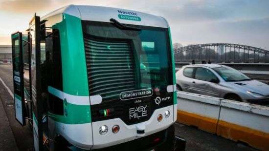 На улицы Парижа вышли беспилотные автобусы