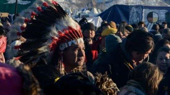 Трамп распорядился строить нефтепровод через резервацию индейцев сиу