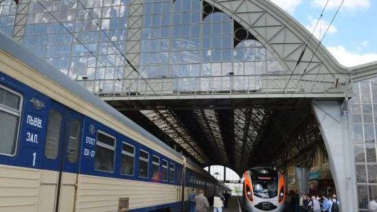 Гройсман пообещал отдать «Укрзализныцю» правительству