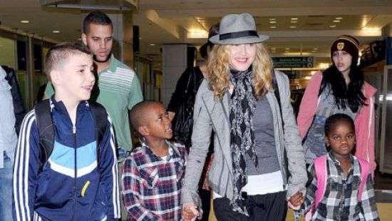 Мадонна хочет усыновить еще двух детей