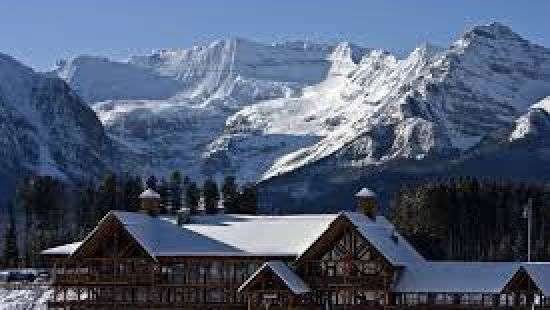 Лыжник снял свое падение с 45-метровой скалы (видео)