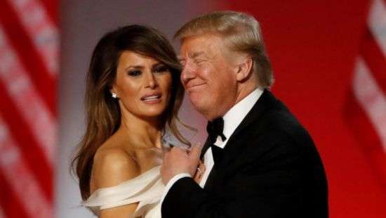 Сети взорвала резкая перемена выражения лица Меланьи Трамп (видео)