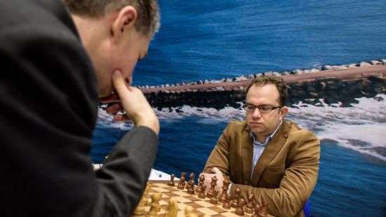 Украинец входит в пятерку лучших на шахматном супертурнире