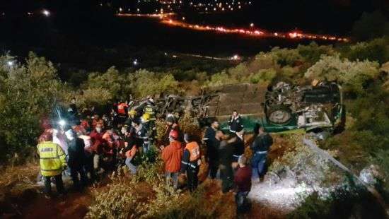 В Израиле пассажирский автобус рухнул с 70-метровой скалы, есть жертвы (ФОТО/ВИДЕО)