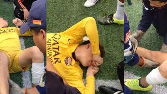 Футболисту вправили вывихнутое колено прямо на поле (ВИДЕО)