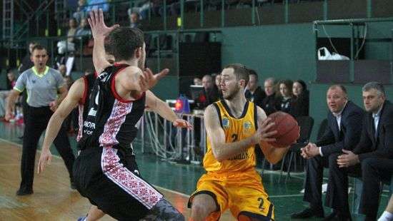 «Будивельник» и «Химик» победили в Суперлиге