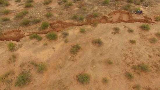 Пустыня в Аризоне раскололась пополам (видео)