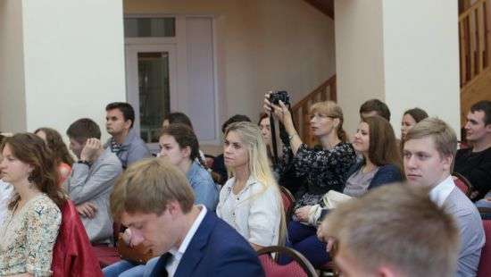 Молодежь массово уходит из госструктур