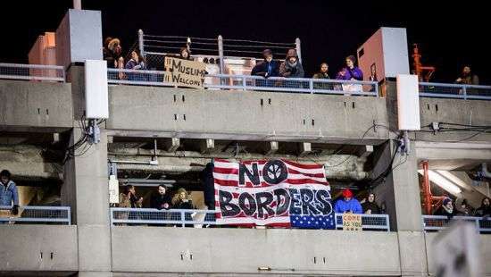 В Вашингтоне защитники мигрантов взяли в кольцо Белый дом (видео)