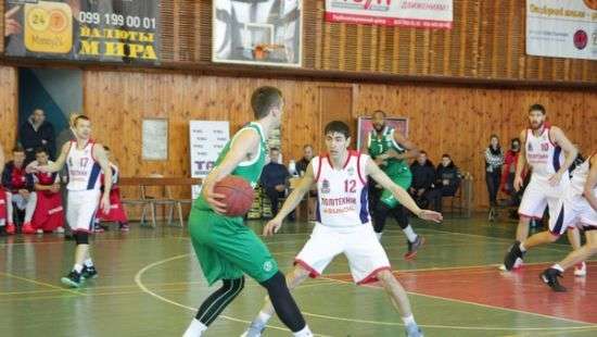 «Химик» уверенно победил «Политехник»