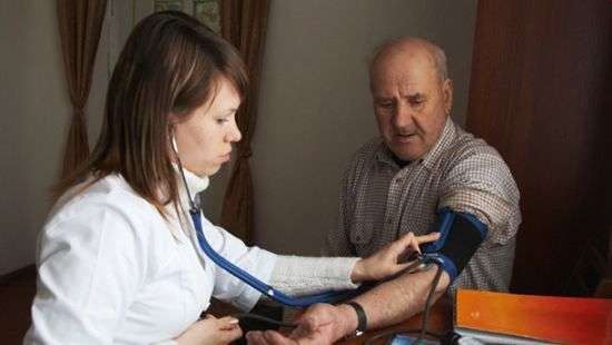 Более 20% украинцев не доверяют своим семейным врачам