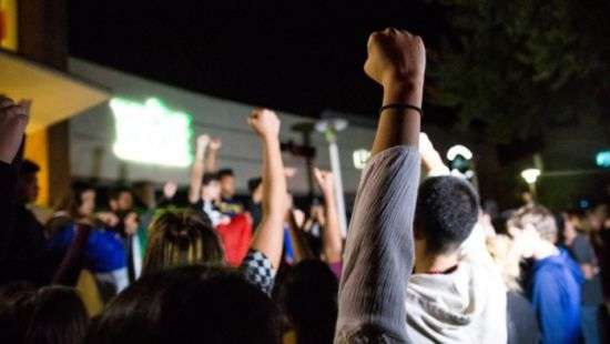 Калифорнийский университет закрыли из-за беспорядков (фото)