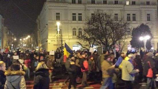 В Румынии четверть миллиона человек вышли на улицы