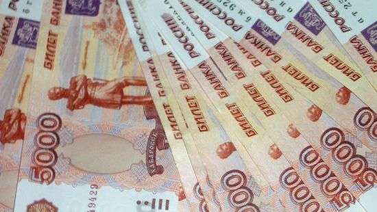 Украинец пытался вывезти в Россию 1,6 млн рублей в карманах