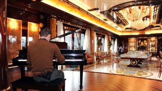 В «Межигорье» обнаружили пианино за миллион долларов