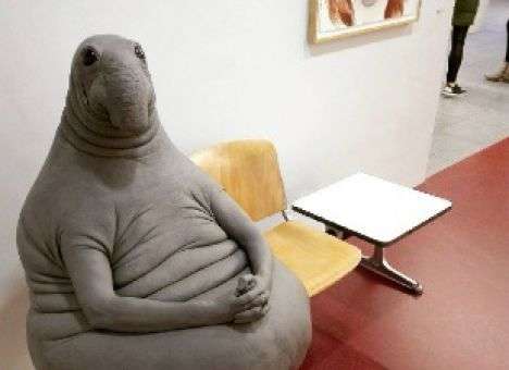 Днепровский горсовет может украсить скульптура интернет-мем