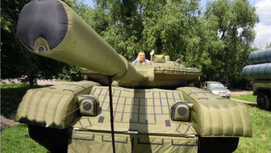 Минобороны РФ увеличило заказы на надувные танки и самолеты