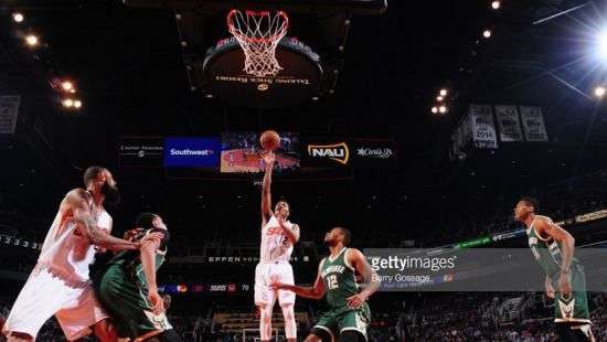 НБА. «Кливленд» одерживает победу над «Нью-Йорком», «Милуоки» сильнее «Финикс» + ВИДЕО