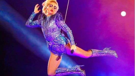 Известную певицу «застукали» без нижнего белья (ВИДЕО)