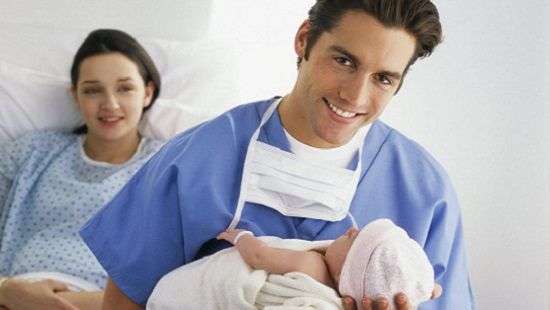 Медики рассказали, почему будущим родителям стоит воздержаться от партнерских родов