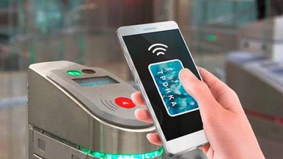 В Москве оплатить проезд в автобусе можно с помощью смартфона