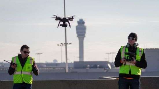 В американском аэропорту разрешили летать дронам