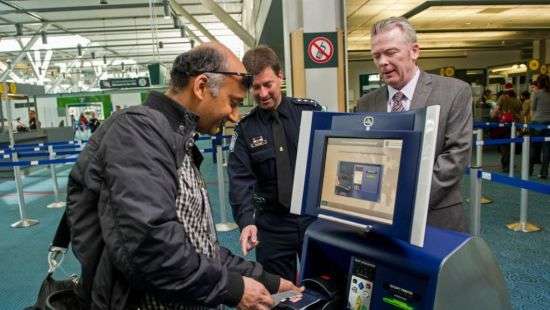 Чтобы попасть в США надо будет сказать пароли к соцсетям