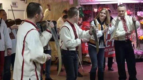 Украинский оркестр сыграл на косах эпохи Тараса Шевченко (ФОТО, ВИДЕО)