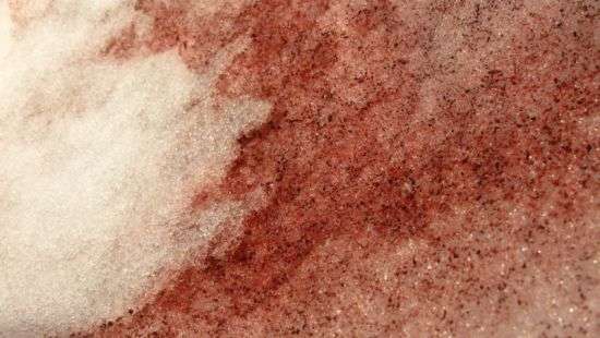 Россию засыпал красный снег (фото/видео)