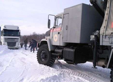 На Днепропетровщине снегопад отрезал от цивилизации три населенных пункта