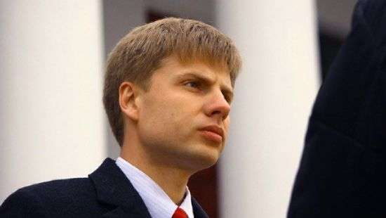 Депутат от БПП осквернил фрагмент Берлинской стены (фото)