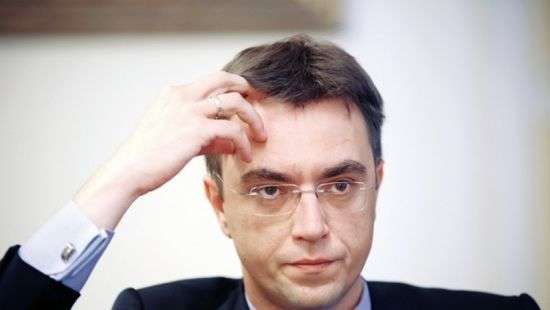 Владимир Омелян хочет подвинуть Романа Насирова на посту главного налоговика